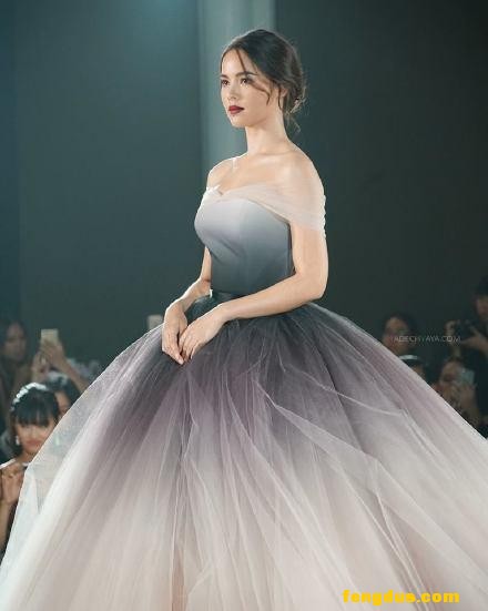 ̩��ˮ�ƽڣ�˭���������ڻ�ӭ��Ů���ǣ�Yaya��Bella���ǣ�