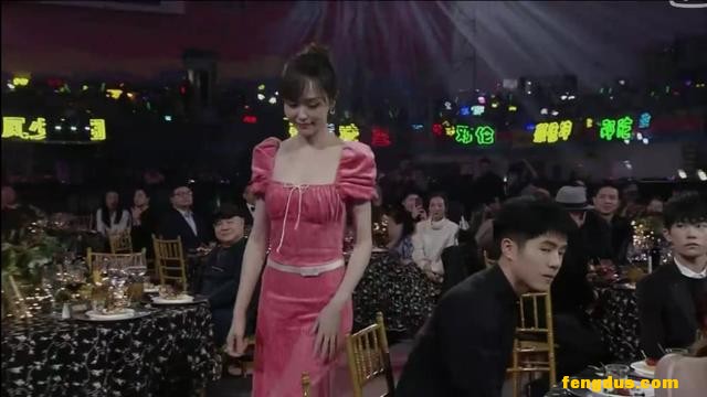 �����콱�����쵤�����Σ���ȴ����һ��Ů���Ǹ����̴�Ϸ