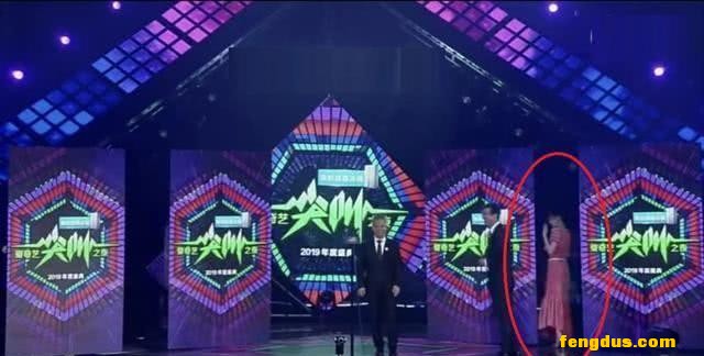 �����콱�����쵤�����Σ���ȴ����һ��Ů���Ǹ����̴�Ϸ