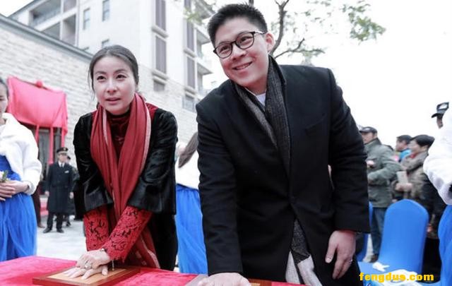 ����ˮ�ʺ󡱹������ߵ��Ÿ����̵������ŵ���λŮ����