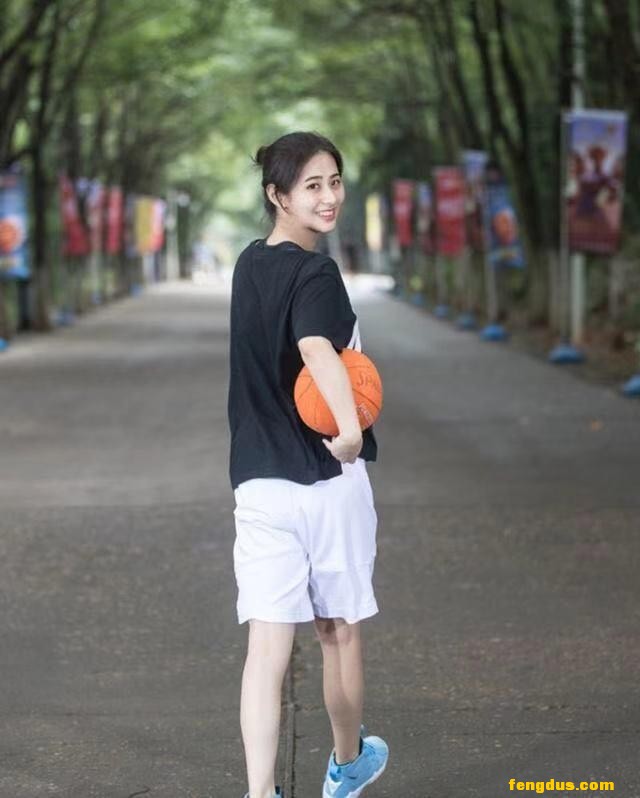 ���23��ֵʤ��Ů���ǣ��й�����������У�һ��ƬѸ�ٴں�����