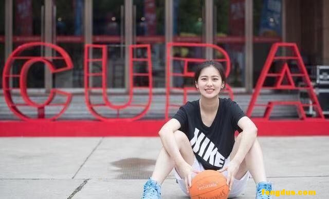 ���23��ֵʤ��Ů���ǣ��й�����������У�һ��ƬѸ�ٴں�����